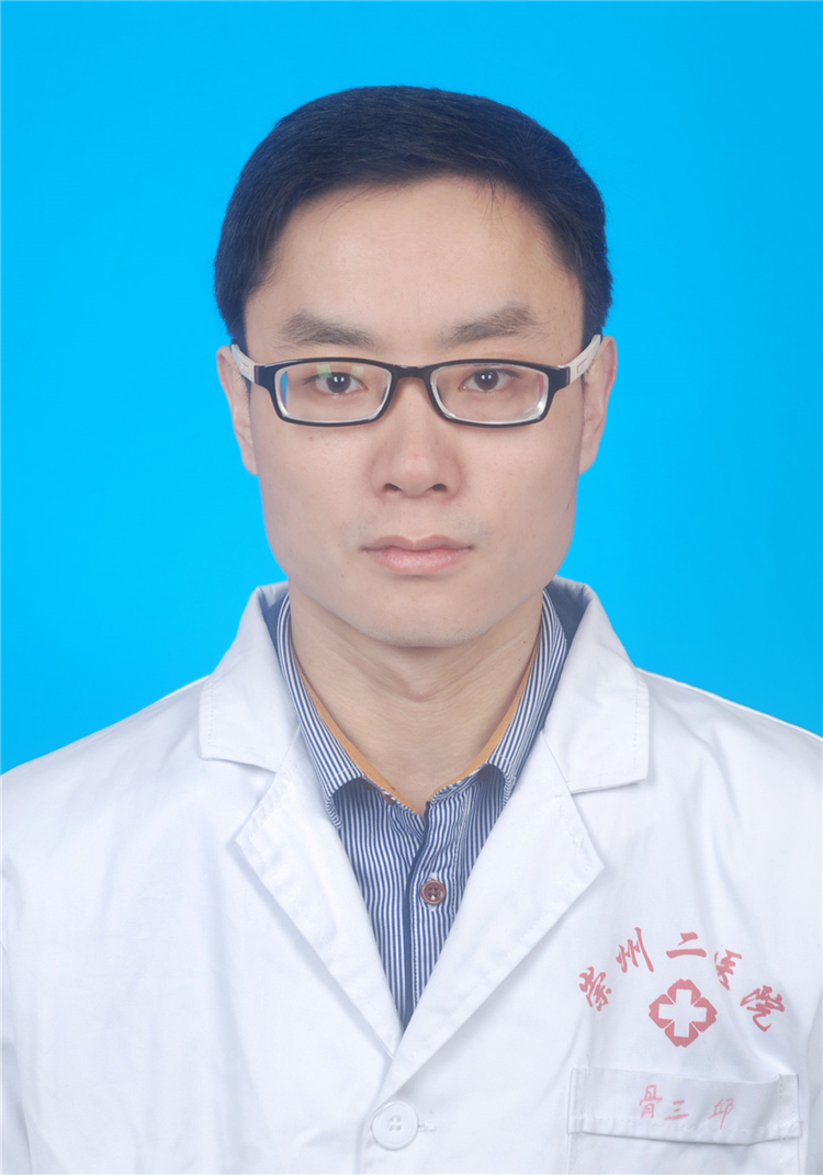 骨三科 邱鑫 医师.JPG